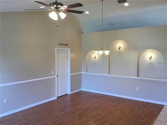 3rd image of 325 Lauderdale Ct