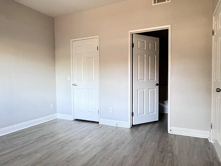 5122 S Jones Blvd #108 — Photo 37