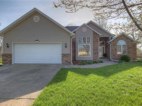 1218 Cedar Crest Cir, Pittsburg, KS 66762