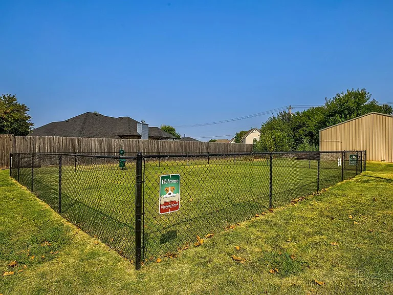 Diamond Creek Apartments — Photo 15
