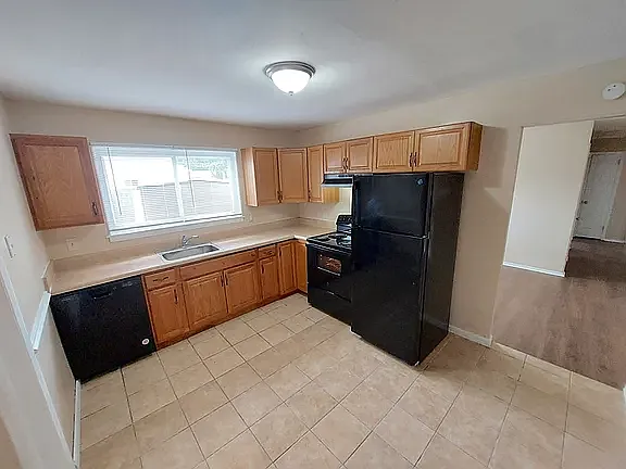 445 Bernice Pl — Photo 2