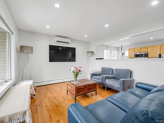 4th image of 1055 Jefferson Street