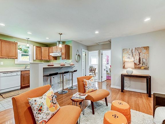 Great open design for visiting while cooking dinner.