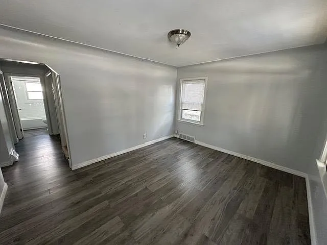 3 bed, 1080 sqft, $1,500 — Photo 2