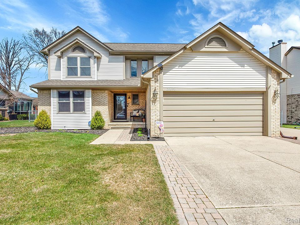 1st image of 26691 Birchcrest Dr