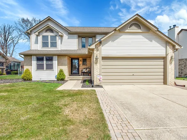26691 Birchcrest Dr, Chesterfield, MI 48051