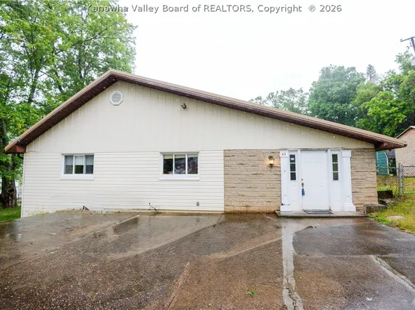 45 Pioneer Ln, Charleston, WV 25312