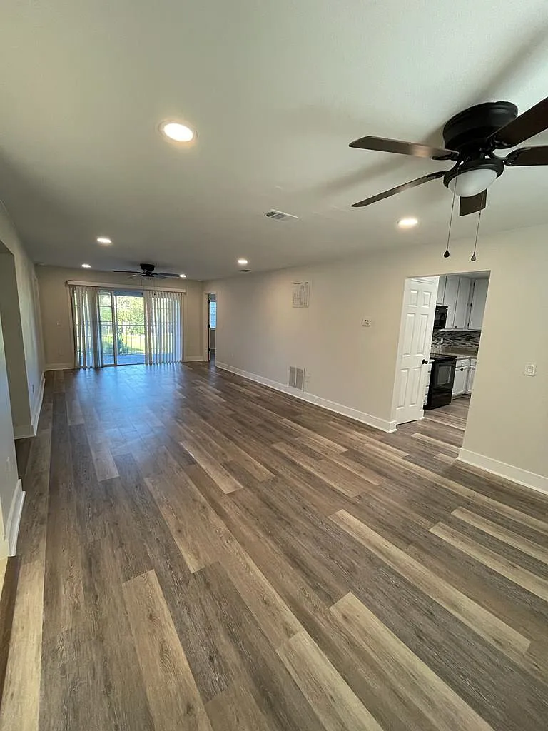 2 bed, 2.5 bath, 1365 sqft, $1,825 — Photo 2