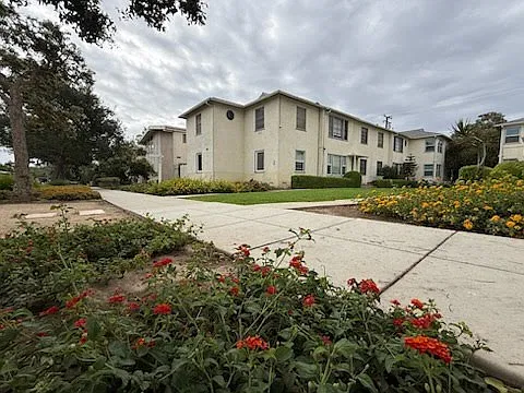 2 bed, 950 sqft, $3,895 — Photo 1