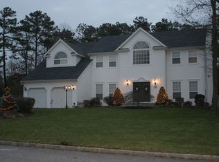 55 Thunder Rd, Miller Place, NY 11764