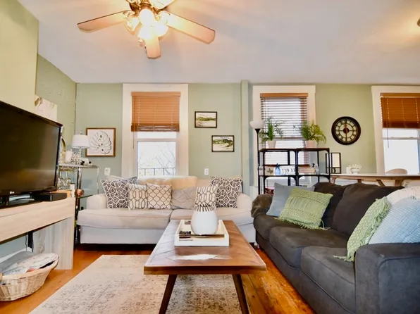 61 Gates St APT 3, Boston, MA 02127