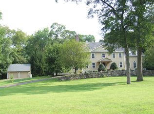 1 Cross Bow Ln, Easton, CT 06612