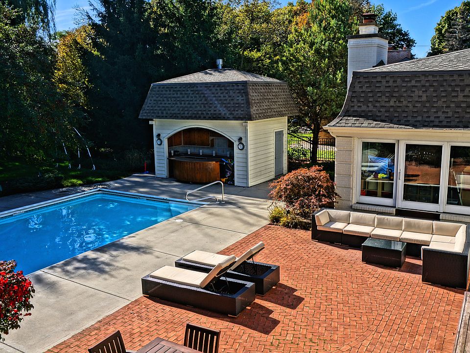 1st image of 321 W Nokomis Ct