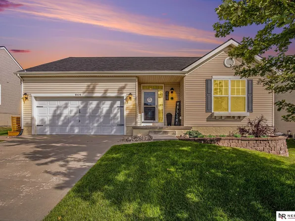 8909 S 68th St, Papillion, NE 68133