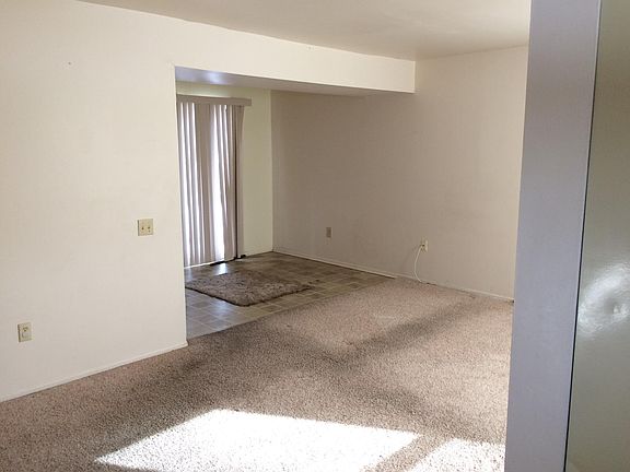 Living rm/dining area