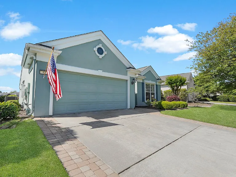 17 Thomas Bee Dr — Photo 5
