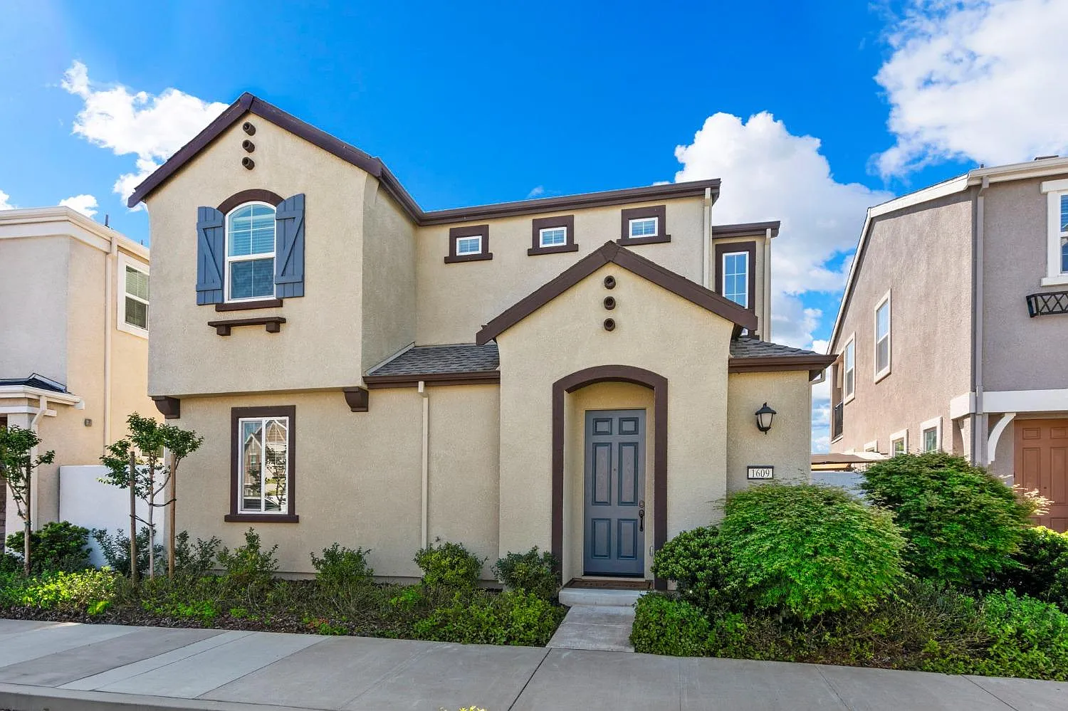 1609 Parkside Way photo 1