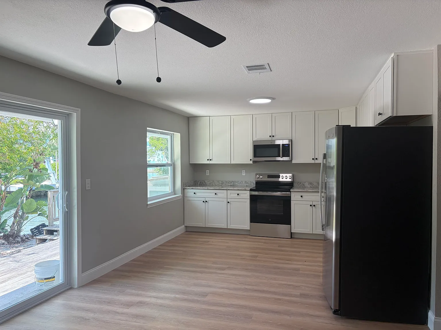 3 bed, 2.0 bath, $3,300 — Photo 3