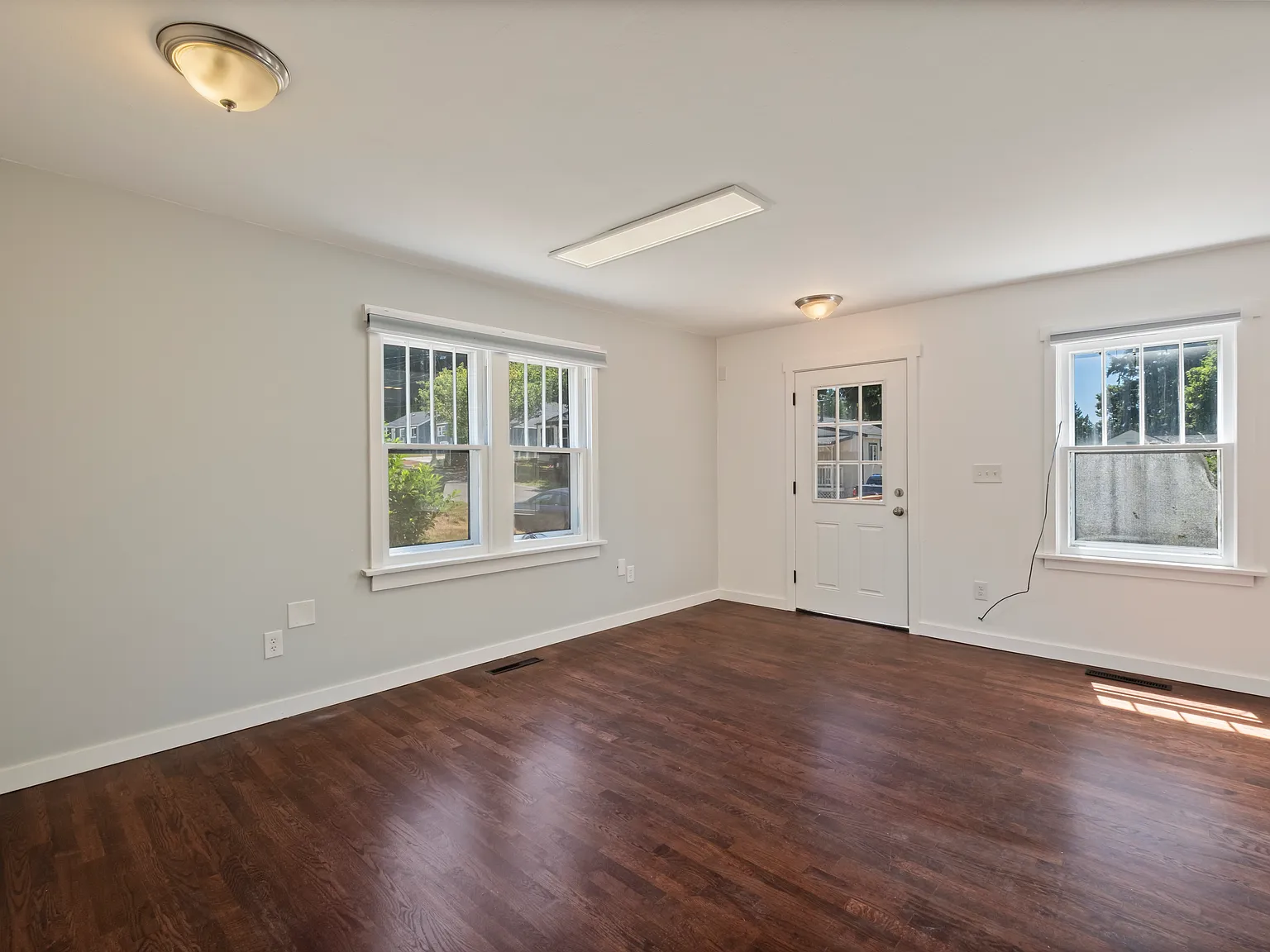 4 bed, 2.5 bath, 2524 sqft, $2,895 — Photo 2