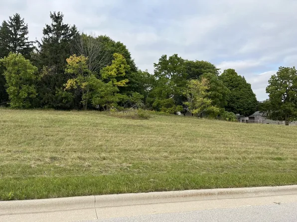 706 RIDGE POINTE DRIVE #Lt4, Plymouth, WI 53073