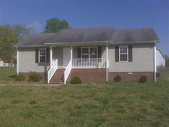 1st image of 304 Oak Cir