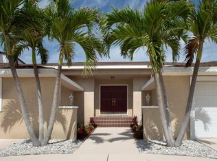 2504 Hibiscus Dr, Belleair Beach, FL 33786