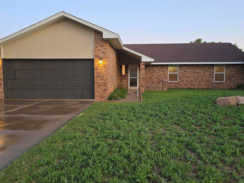 1st image of 909 Rosewood Dr