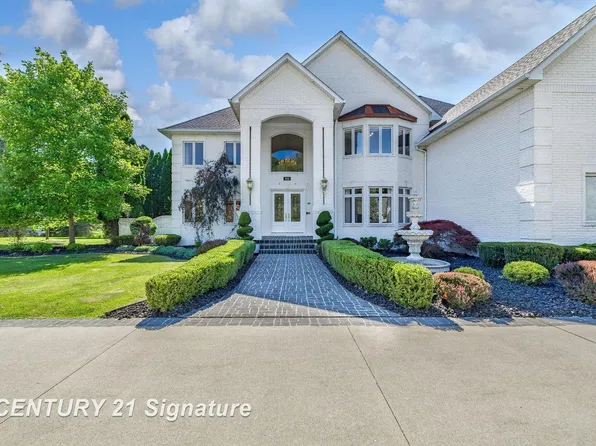 833 Circlewood Dr W, Saginaw, MI 48609
