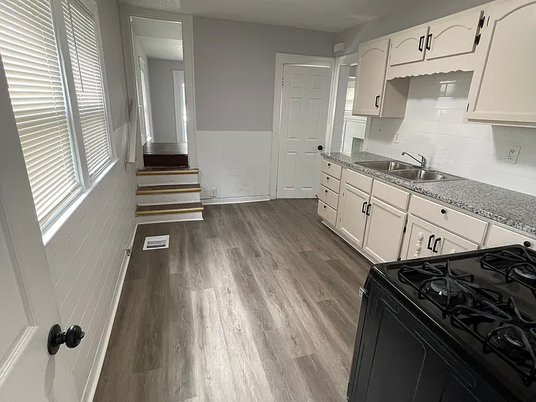 3717 Indiana Ave — Photo 15