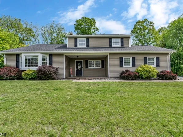 11 Manchester Dr, Hanover Twp., NJ 07981