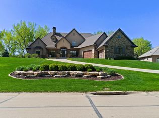 556 Firethorn Trl, Dakota Dunes, SD 57049