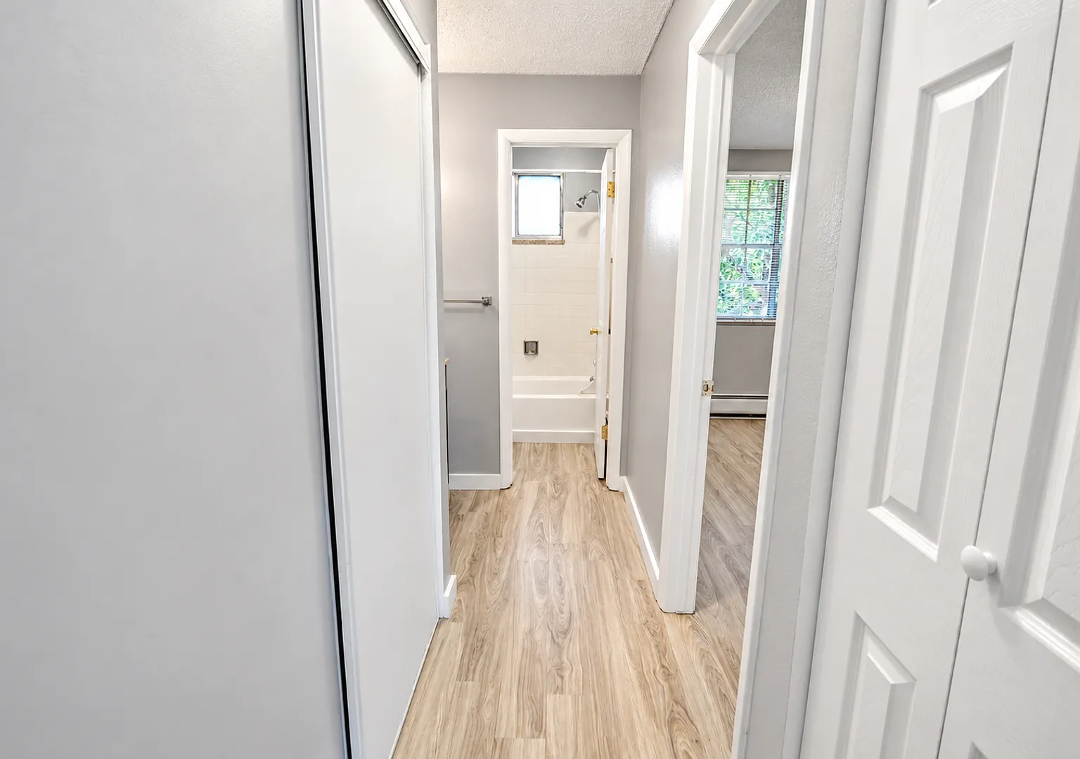 499 W Progress Ave — Photo 3