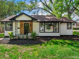 490 McHenry Ave, Crystal Lake, IL 60014