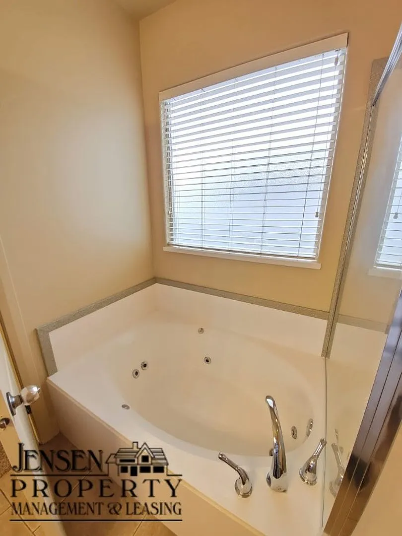 Four bedroom home for Rent — Photo 3