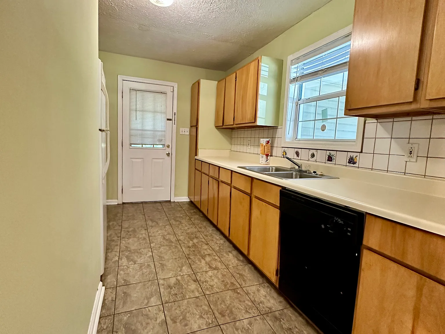 3 bed, 1020 sqft, $1,050 — Photo 4
