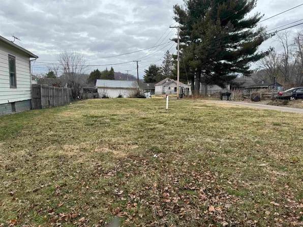 709 Etna St, Ironton, OH 45638