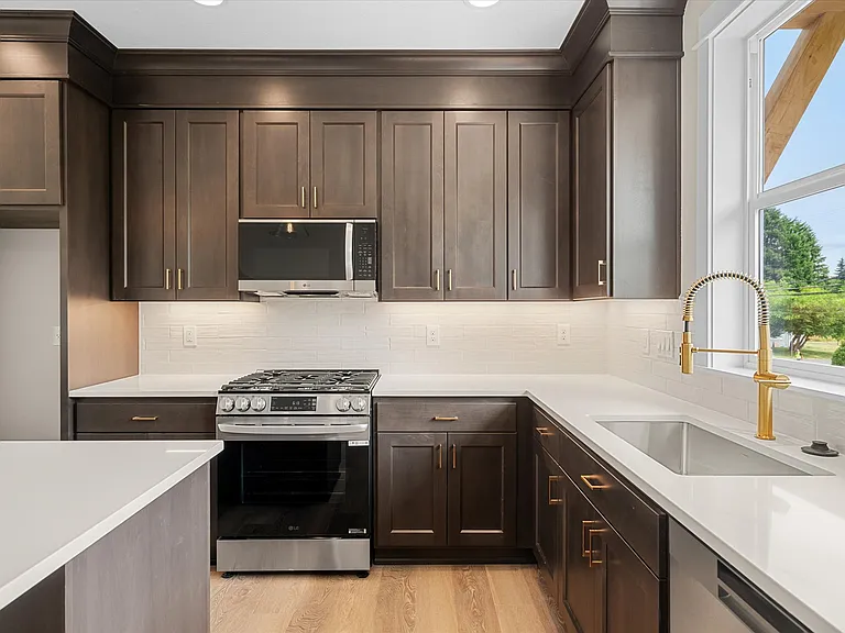 349 SE Walnut St — Photo 7