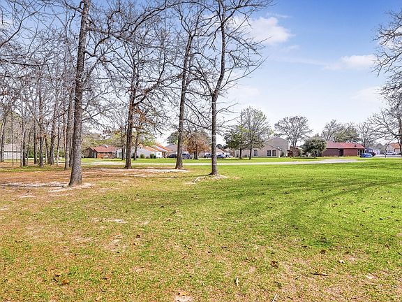 4th image of 281 Broadmoor Dr