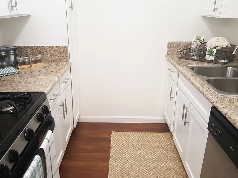 Burke Apartments — Photo 15
