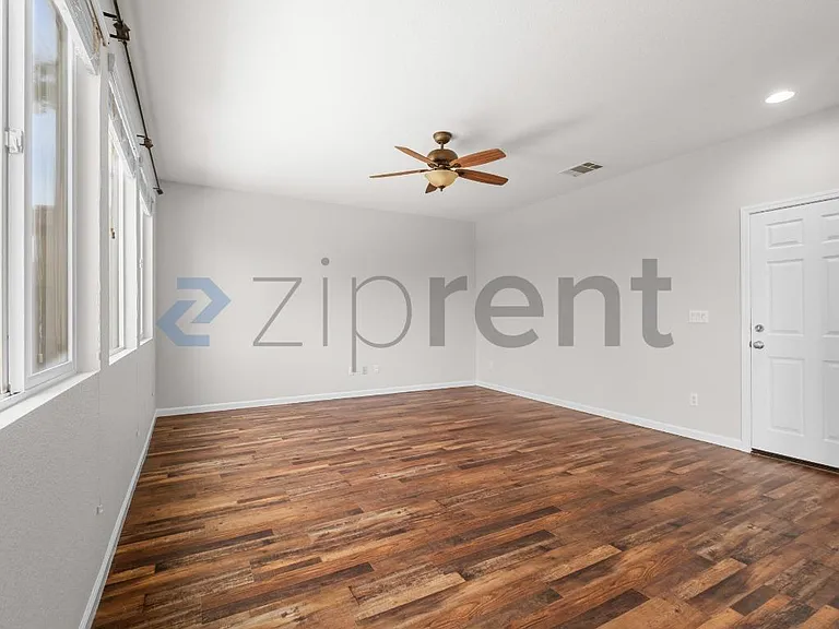 1000 Morning Glory Way — Photo 12