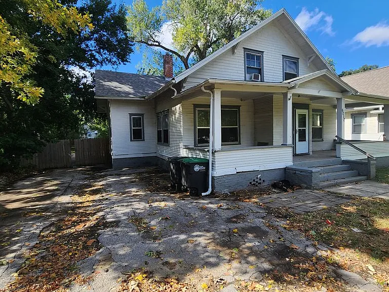 6010 Florence Blvd — Photo 2