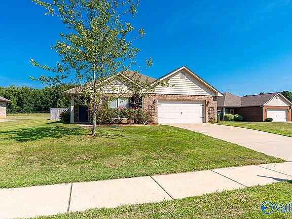 3rd image of 124 Clydesdale Ln