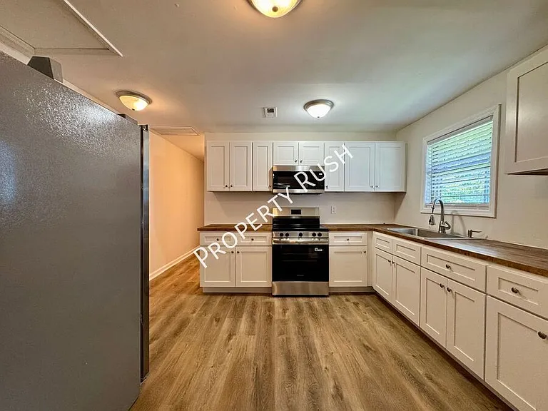 1718 Portland St #B — Photo 6