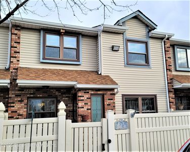 73 Gina Ct, Staten Island, NY, 10314