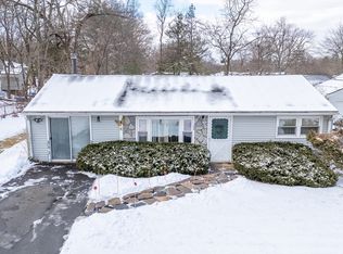 172 Sunridge Dr, Springfield, MA 01118