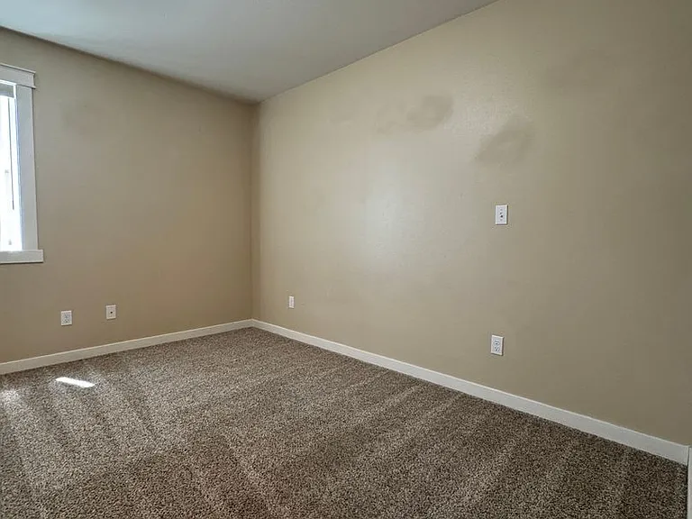 2221 N Airport Rd — Photo 14