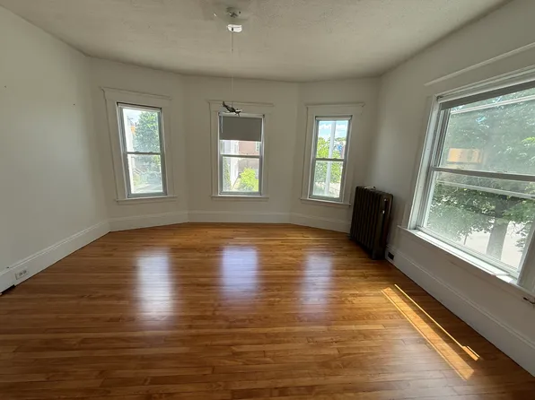 110 West St, Worcester, MA