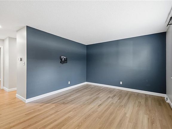 4th image of 9551 Outlook Dr