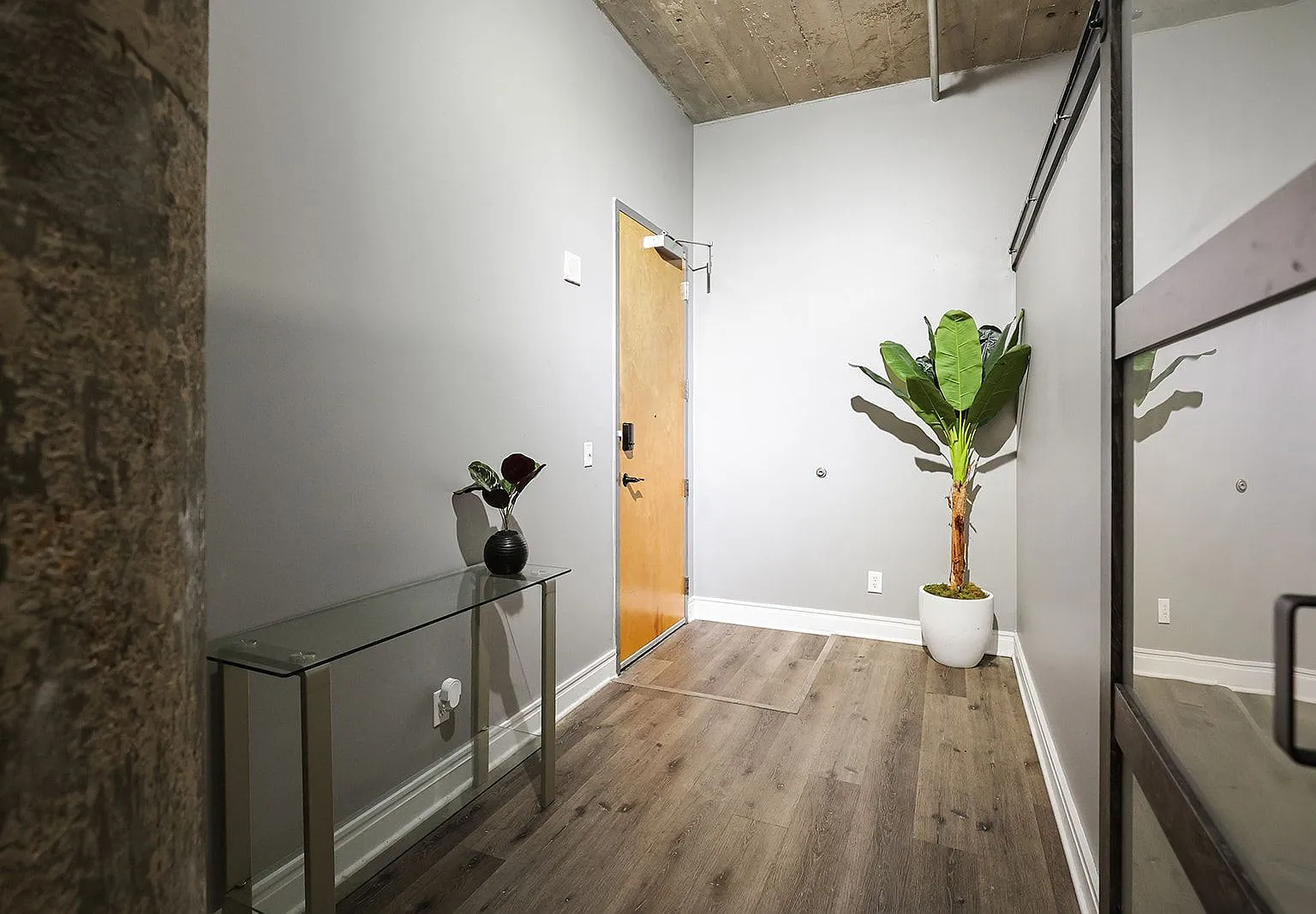 2 bed, 1.0 bath, 1191 sqft, $1,550 — Photo 4