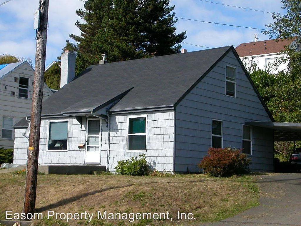 390 Lexington Ave photo 1